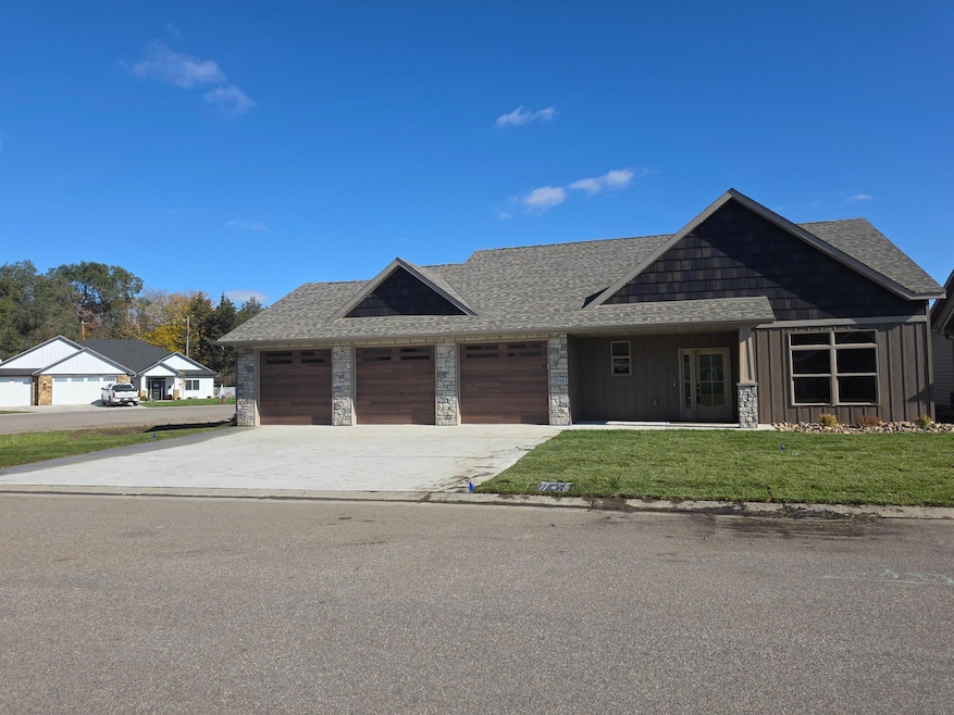 2016 Forest Ct, Saint Cloud, MN 56303 - photo 1