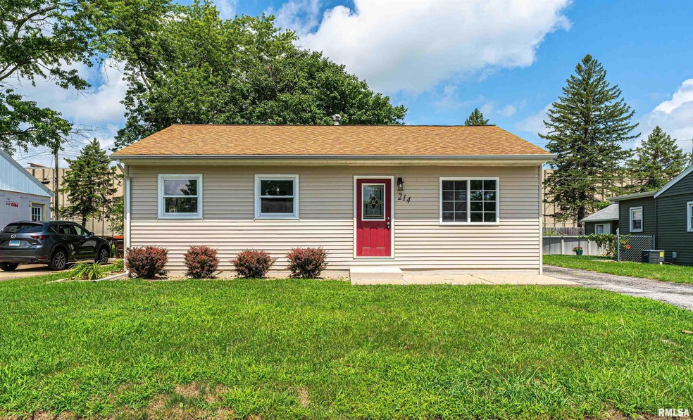 214 Welch Dr, Lincoln, IL 62656 - photo 1