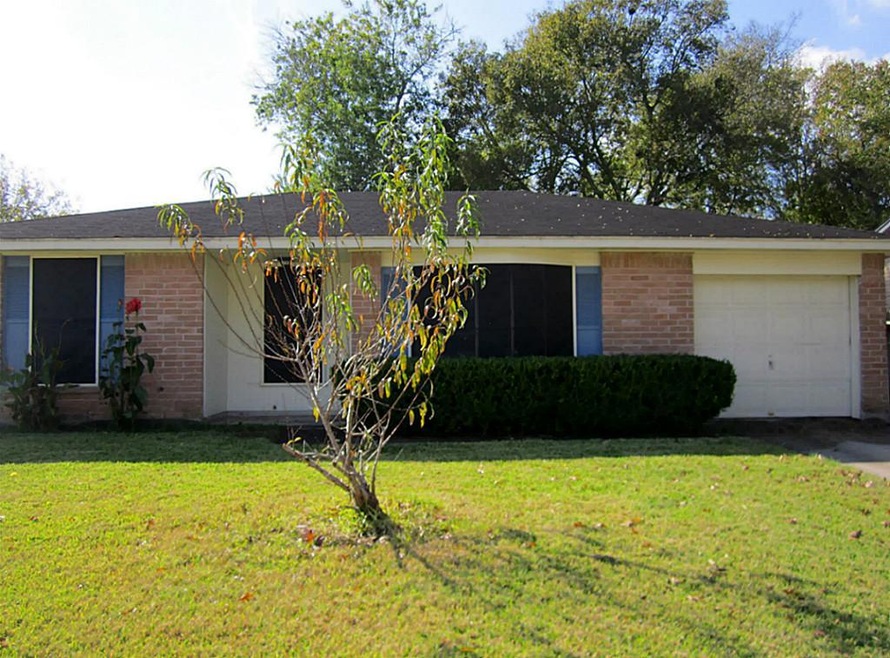 16734 Forest Bend Ave, Friendswood, TX 77546 - photo 1