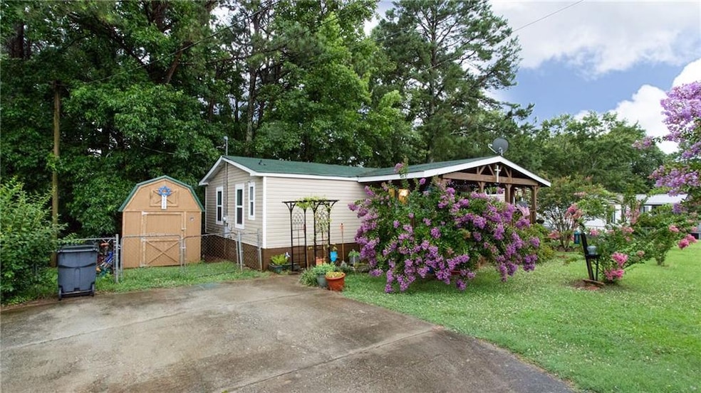 319 Woodridge Dr, Locust Grove, GA 30248 - photo 1