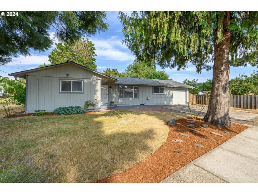 326 NW Washington St, Sheridan, OR 97378 - photo 1