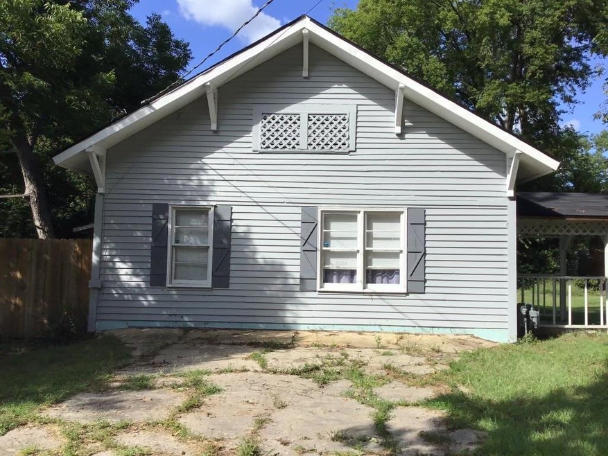 123 Maple St, Cochran, GA 31014 - photo 1