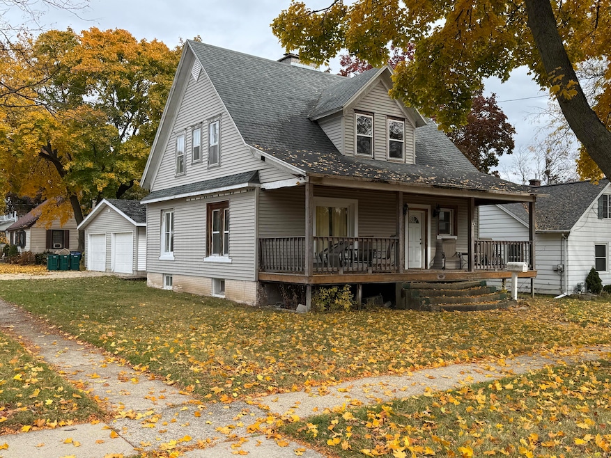 812 Sherman Ave W, Fort Atkinson, WI 53538 - photo 1