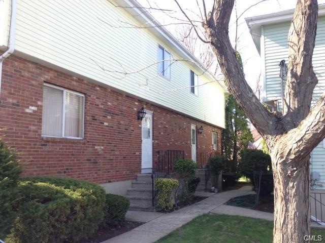 76 Rock Spring Rd unit A2, Stamford, CT 06906 - photo 1