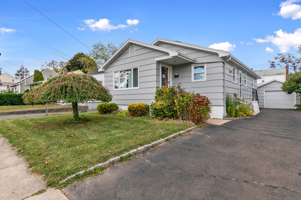 842 Thorme St, Bridgeport, CT 06606 - photo 1