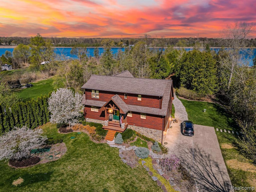 5175 Parview Dr, Village of Clarkston, MI 48346 - photo 1