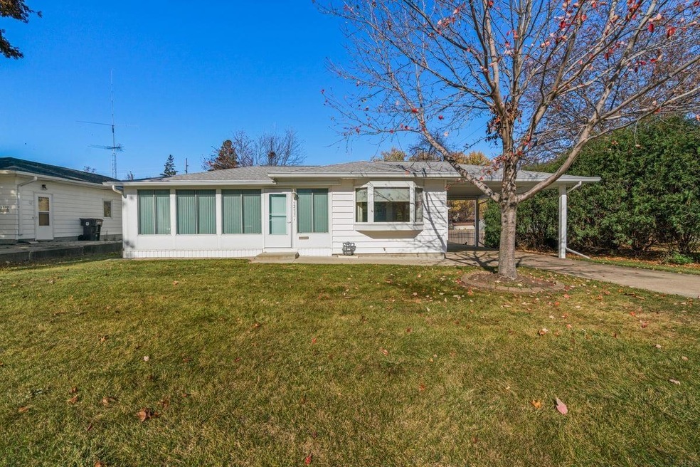 1311 W 5th St, Cedar Falls, IA 50613 - photo 1