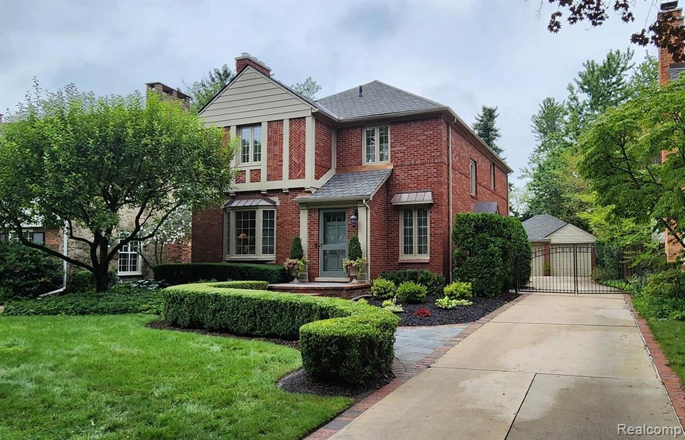 270 Lewiston, Grosse Pointe Farms
