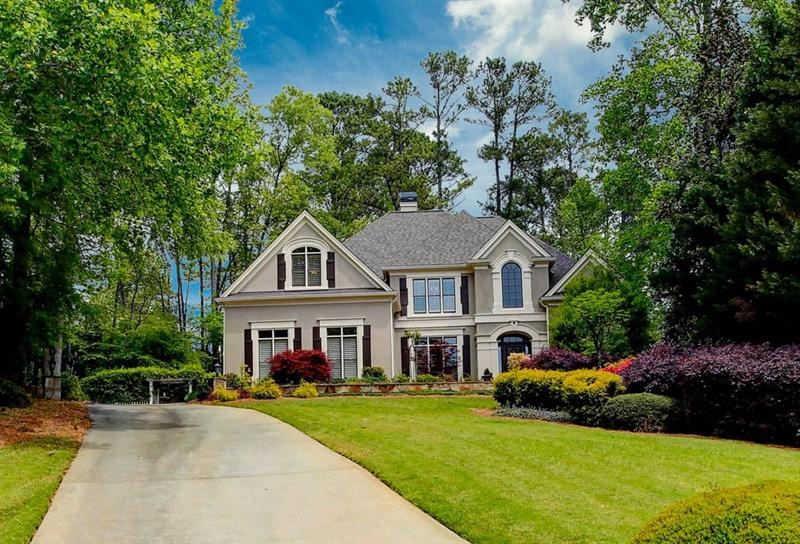 Hard Coat Stucco Executive Home with FarmHouse Cus