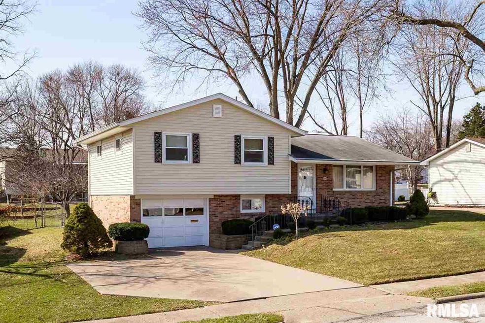 615 Westerfield Rd, Davenport, IA 52806 - photo 1