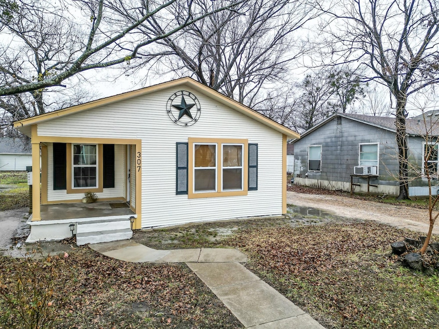 307 Avenue A, Ennis, TX 75119 - photo 1