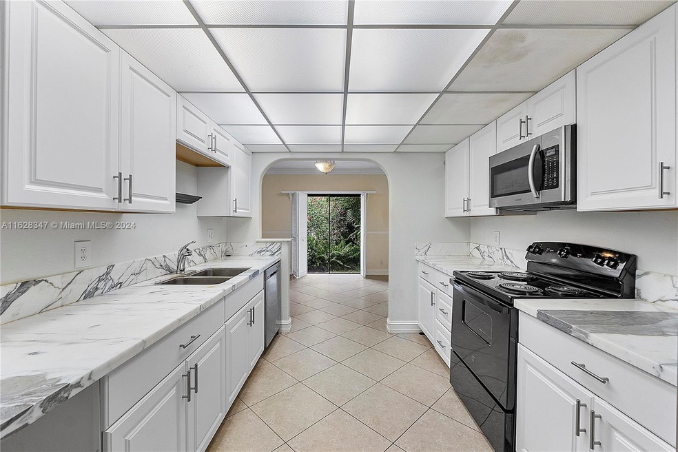 2738 S University Dr unit 15B, Davie, FL 33328 - photo 1