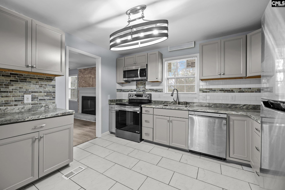 7819 Charles Towne Dr, Columbia, SC 29209 - photo 1