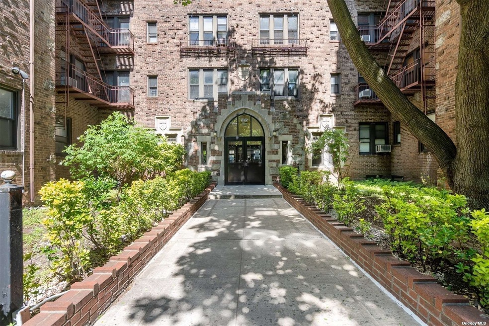 92-05 Whitney Ave unit B48, Elmhurst, NY 11373 - photo 1