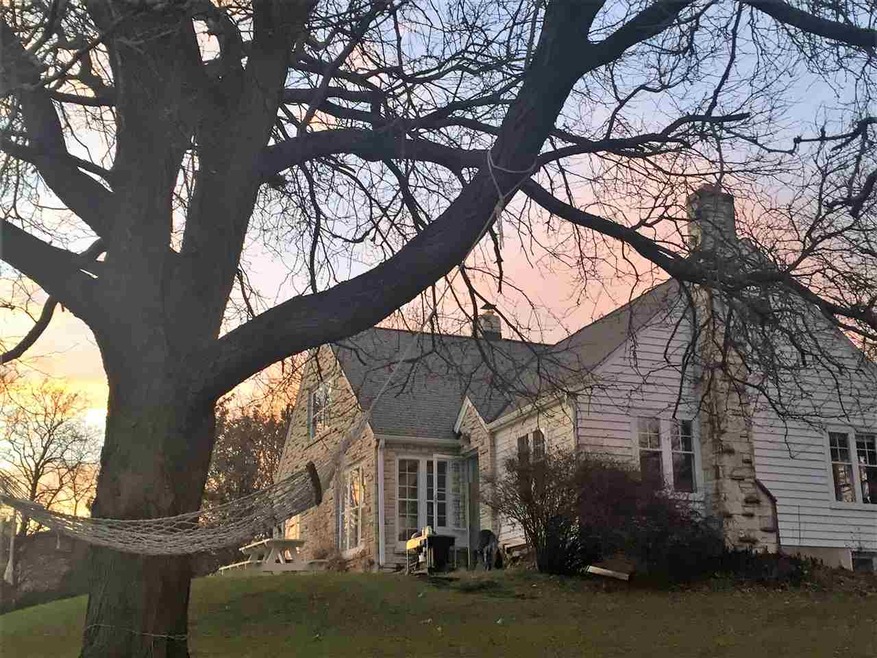 N55W25519 Richmond Rd, Sussex, WI 53089 - photo 1