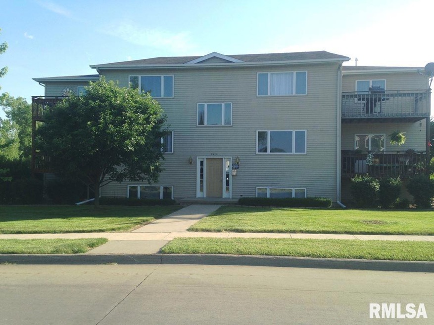 2413 W 54th St unit 3, Davenport, IA 52806 - photo 1