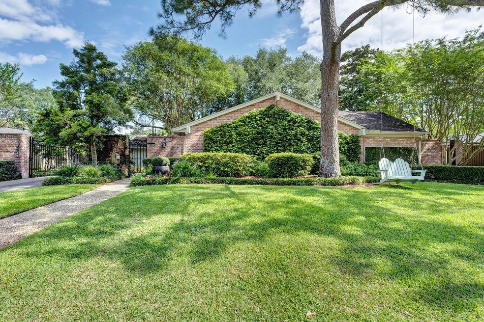 10018 Olympia Dr, Houston, TX 77042 - photo 1