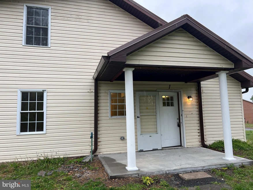 70 Briarwood Ln unit 4, Berkeley Springs, WV 25411 - photo 1