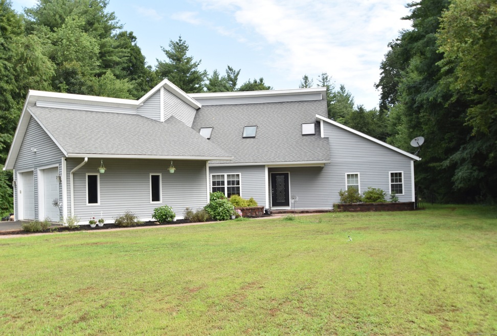 102 Abbe Rd, Enfield, CT 06082 - photo 1