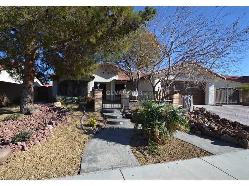Property Photo. Courtyard entry