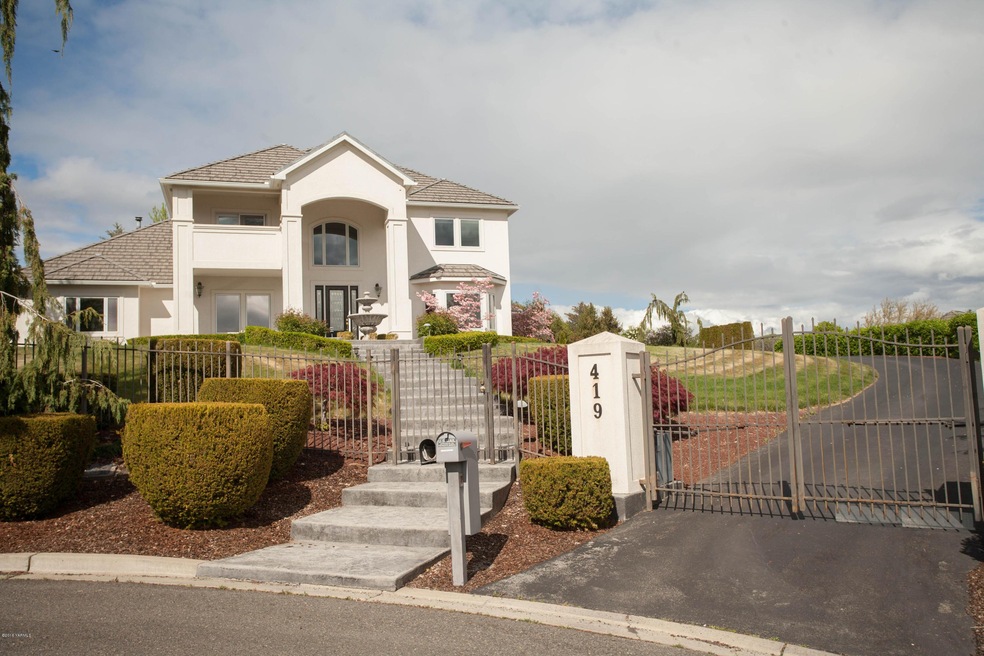 419 N 69th Ave