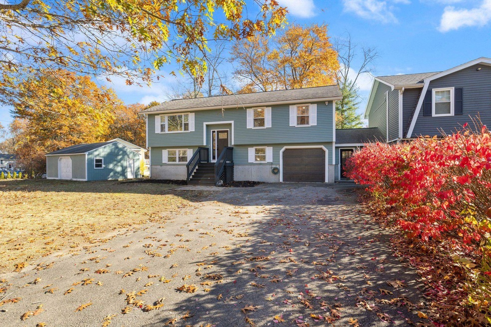 8 Kimberly Dr, Seabrook, NH 03874 - photo 1