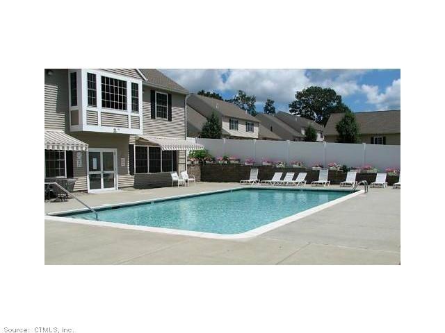 105 Briar Ln unit 105, Norwich, CT 06360 - photo 1