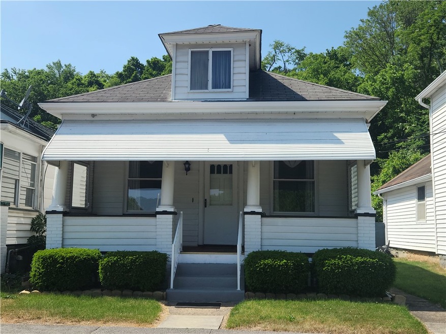 202 Mckinley Ave, Vandergrift, PA 15690 - photo 1
