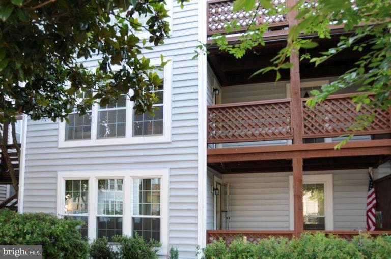 10012 Oakton Terrace Rd, Oakton, VA 22124 - photo 1