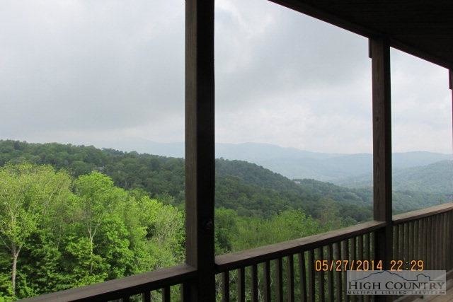 Fantastic Great Room: This unit is pristine and is