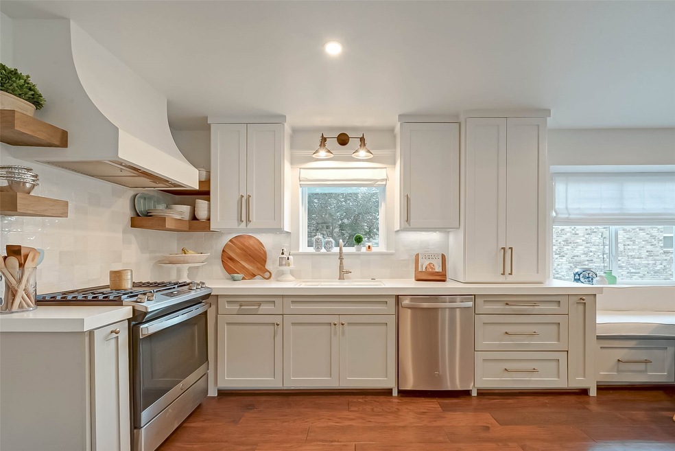 10110 Olympia Dr, Houston, TX 77042 - photo 1