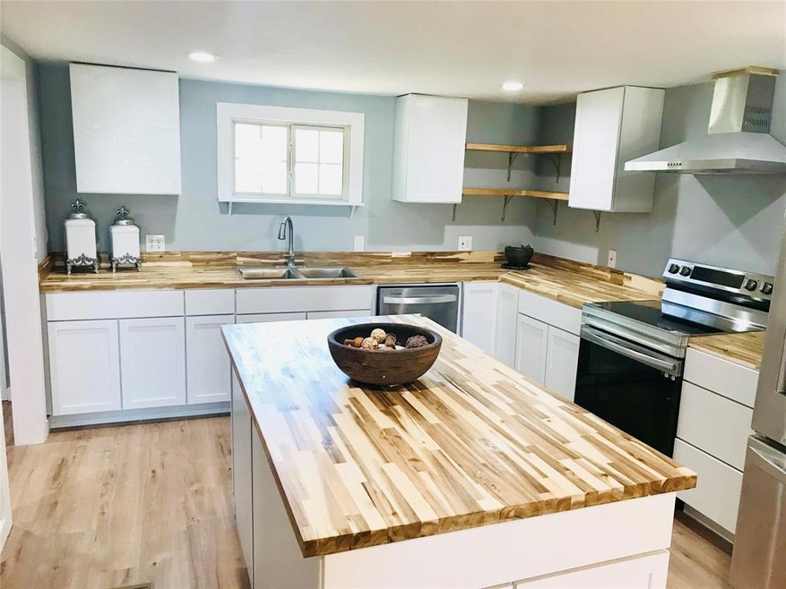 1726 W Elm St, Denison, TX 75020 - photo 1