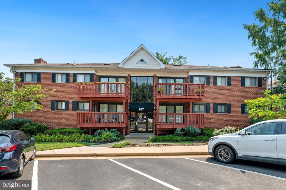 207 Skyhill Rd unit 9, Alexandria, VA 22314 - photo 1