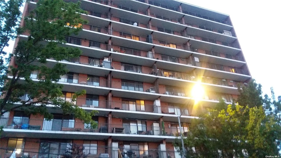 Crescent Towers unit 4C, Astoria, NY 11102 - photo 1