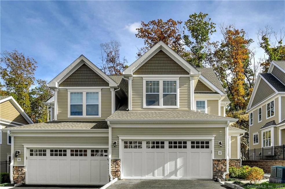 32 Hunting Ridge Ln unit 32, Bethel, CT 06801 - photo 1