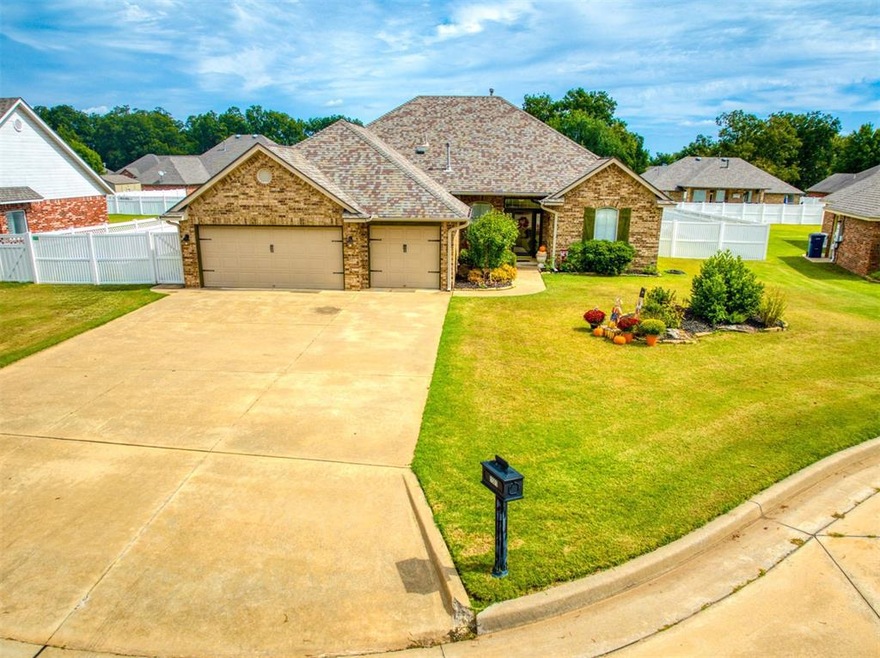 1509 Hunters Ridge Dr, Shawnee, OK 74804 - photo 1