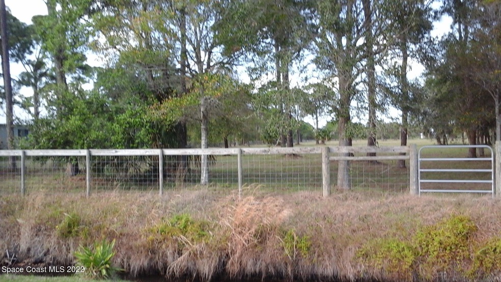 1395 Barefoot Cir, Sebastian, FL 32976 - photo 1