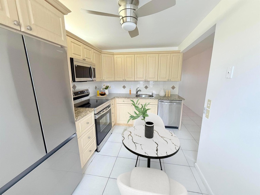 1036 Hythe B unit B, Boca Raton, FL 33434 - photo 1