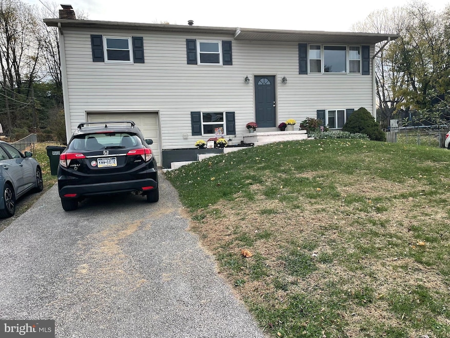 270 Canary Cir, York, PA 17404 - photo 1