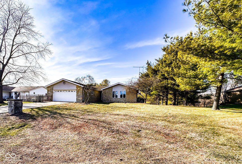 12930 River Grove Dr, Columbus, IN 47203 - photo 1