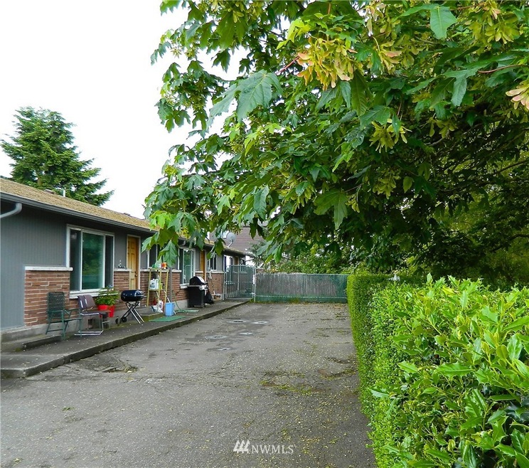 2811 S 216th St unit 4,5,6, Des Moines, WA 98198 - photo 1