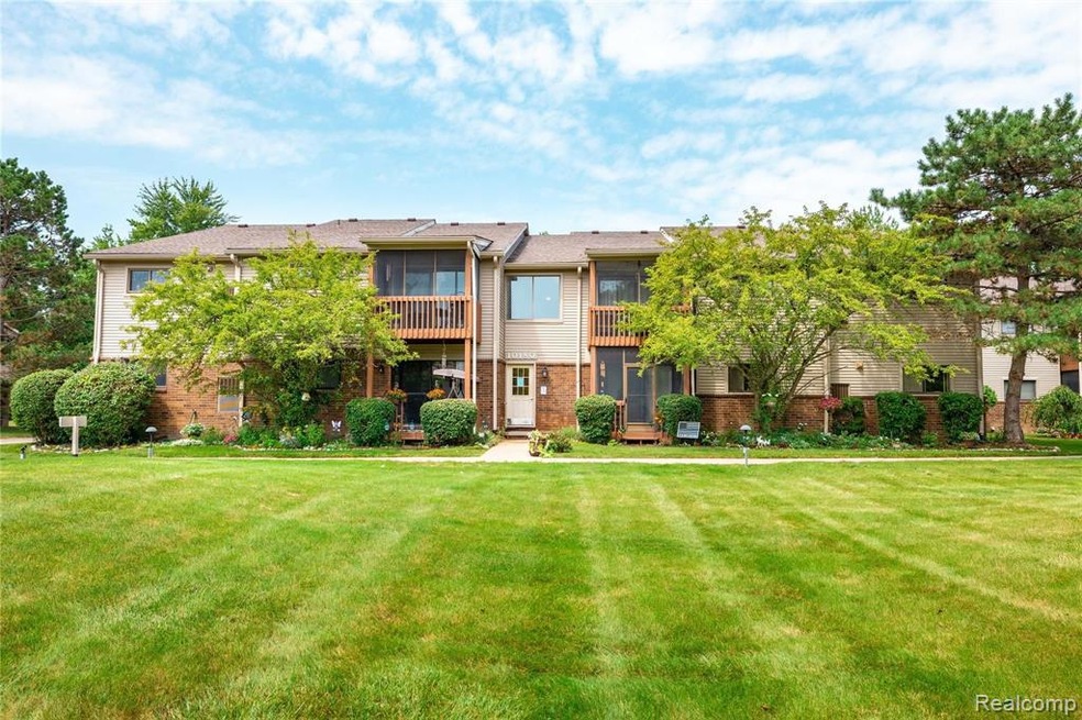 10180 Nancy_s Blvd, Grosse Ile (1 of 25).jpg