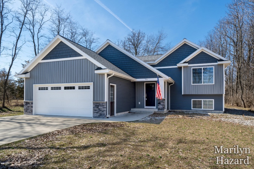 186 Lakeview Dr, Wayland, MI 49348 - photo 1