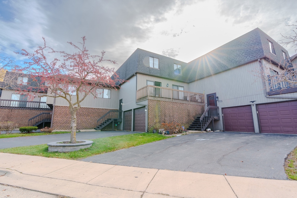 777 Golfview Dr, Roselle, IL 60172 - photo 1