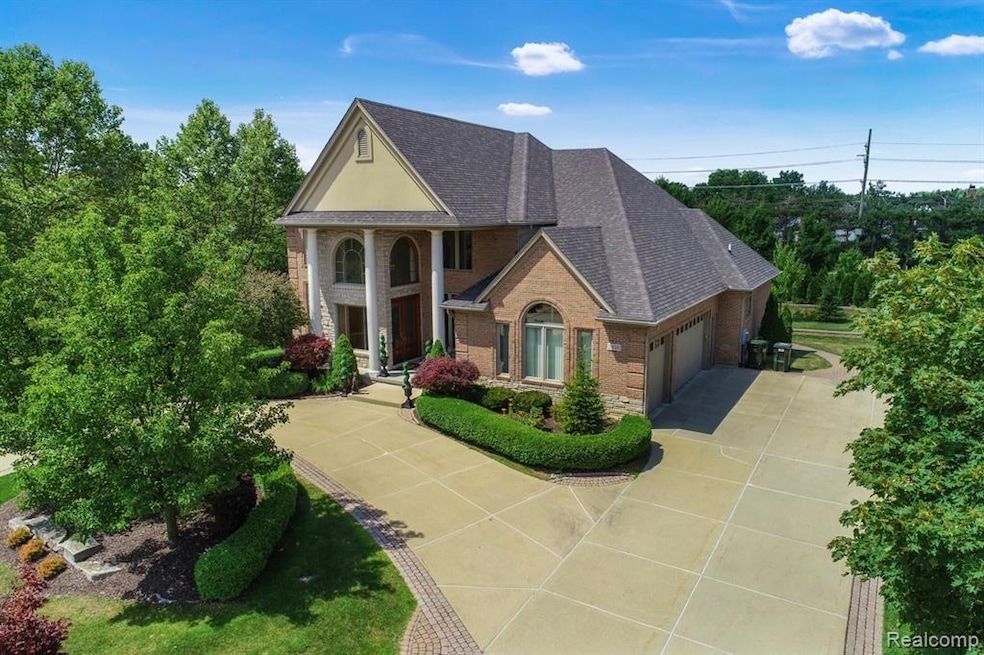 3838 Rosewood Ln, Rochester Hills, MI 48309 - photo 1