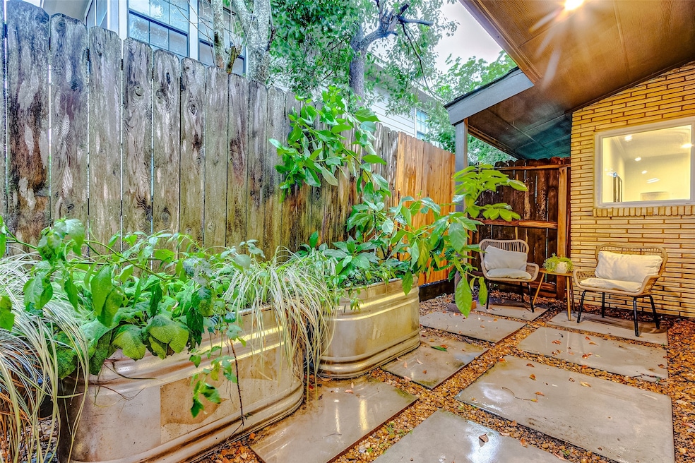 3834 Julius Ln, Houston, TX 77021 - photo 1