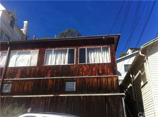 Exterior of 339 Metropole Avenue, with large view 