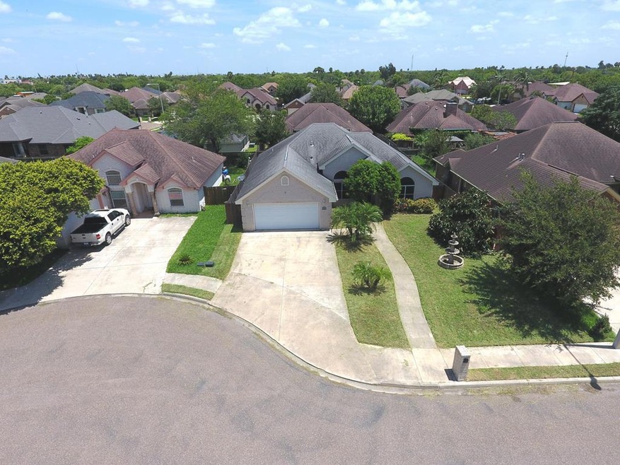 925 Lion Dr, Pharr, TX 78577 - photo 1