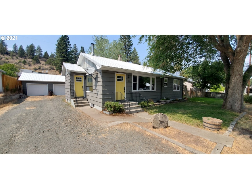223 N Humbolt St, Canyon City, OR 97820 - photo 1