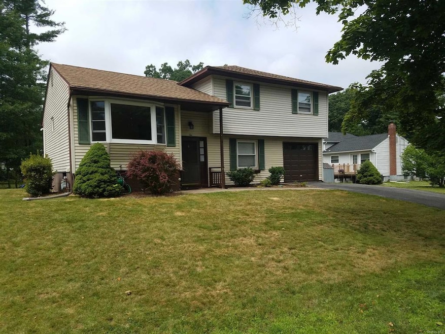 10 Merrick Rd, Poughkeepsie, NY 12603 - photo 1